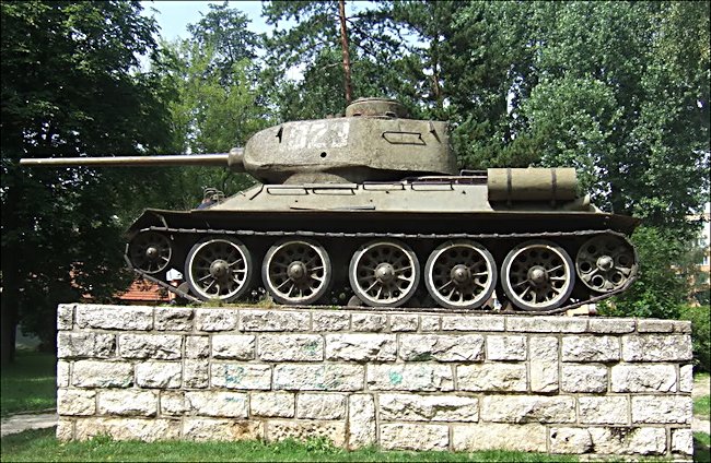 Surviving T34/85 Russian Soviet WW2 Medium Tank